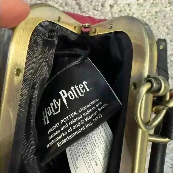 Harry Potter Hogwarts purse - Picture 3 of 10